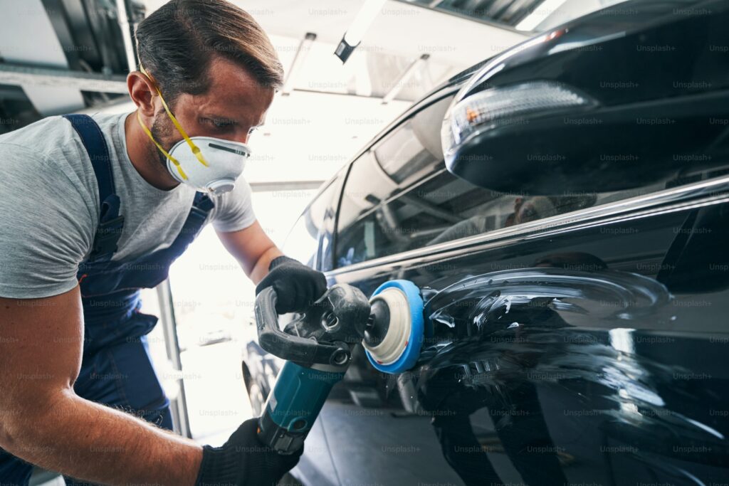 Threebros technitian polishing glass